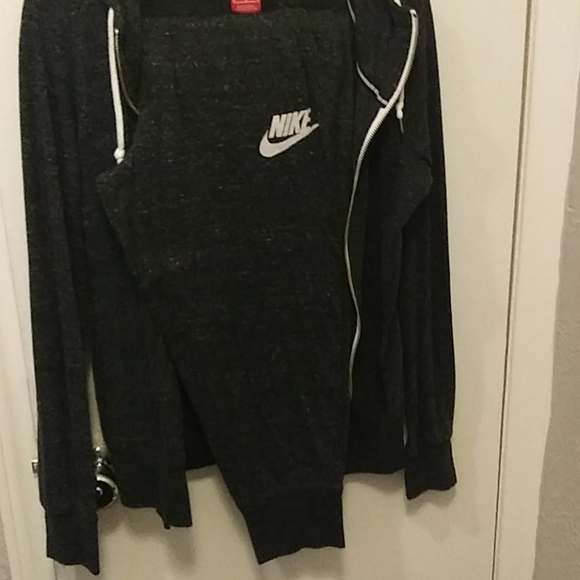 Nike Outfit - Picture 2 of 5